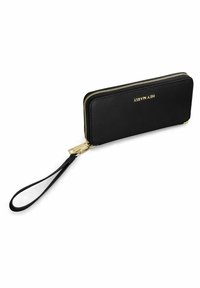 Zwarte leren portemonnee met een gestructureerde afwerking, gouden rits en een polsriem. Heeft reliëfbranding aan de voorkant.