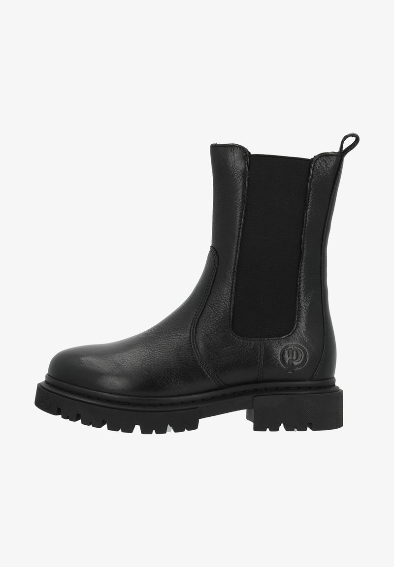 Czarne skórzane botki za kostkę z elastycznymi panelami bocznymi, pętlą do ściągania, teksturowaną powierzchnią oraz solidną podeszwą z wyraźnymi wypustkami. Ozdobione detalem z logo.