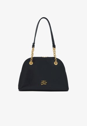 Sort læderhåndtaske med guldkæde og sort læderrem til skulderen, med et lille gyldent logoemblem på forsiden.