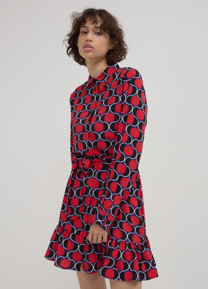 Calliope COURTE ET FANTAISISTE - Abito a camicia - une variante