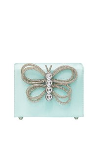 Világoskék selyem clutch, ezüst strasszokból készült pillangó mintával, masni formával és szív díszítésekkel.