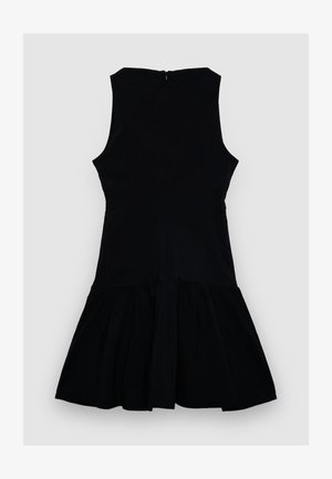 Vestito nero senza maniche con corpetto aderente e gonna svasata. Realizzato in tessuto liscio con una tenue lucentezza, include una chiusura con cerniera sul retro.