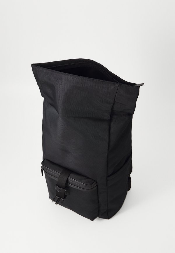 ESSENTIAL FOLDED - Rucksack2