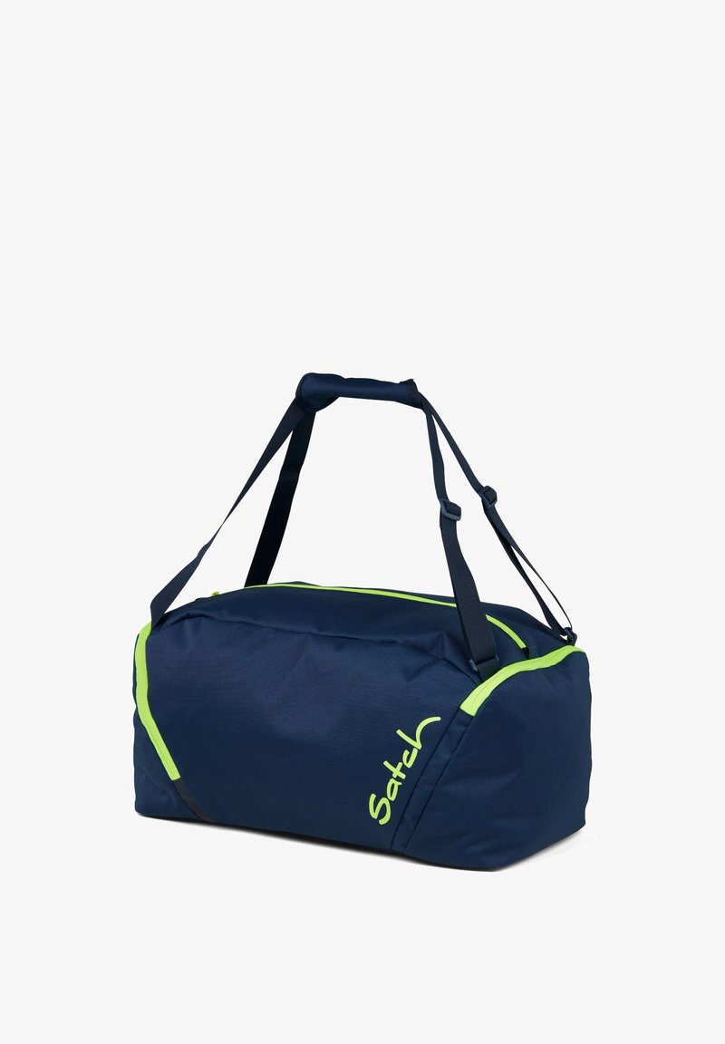 Marineblaue Reisetasche mit grünen Akzenten, aus strapazierfähigem Stoff, verfügt über zwei Griffe und einen verstellbaren Schultergurt. Glatte Textur.