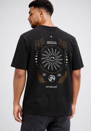 Neverless, HERREN T-SHIRT - SPIRITUAL - OVERSIZED RELAXED FIT PRINTSHIRT - T-Shirt print - schwarz