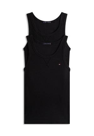 To sorte, ribstrikkede, ærmeløse toppe stablet ovenpå hinanden, hver med et lille Tommy Hilfiger-logo på brystet og rund halsudskæring.