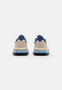 Lacoste ELITE ACTIVE 224 - Tossud - off-white/navy