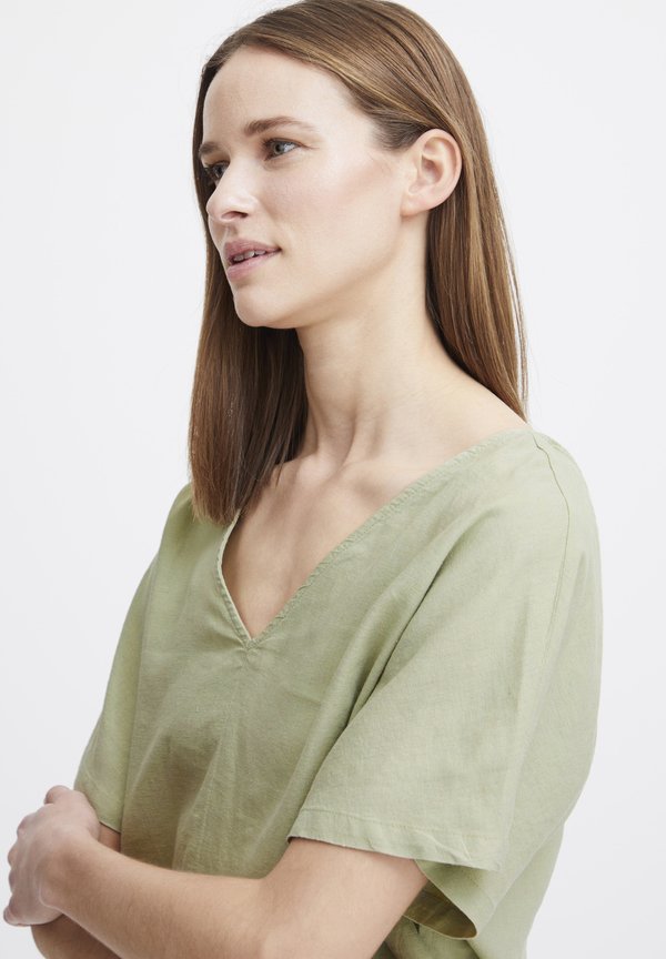 BYFALAKKA VNECK BLOUSE - Blouse - tea2