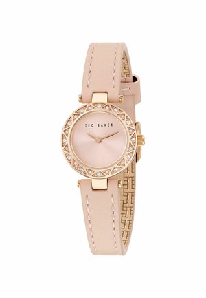 Ronde rose gouden watch met een roze wijzerplaat, versierd met kristallen rond de lunette, en een lichtroze leren band met gestikte details.