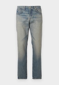 Blugi de denim albastru deschis cu un finisaj decolorat și croială dreaptă. Include buzunare standard, închidere cu nasture și detalii de cusătură subtile.