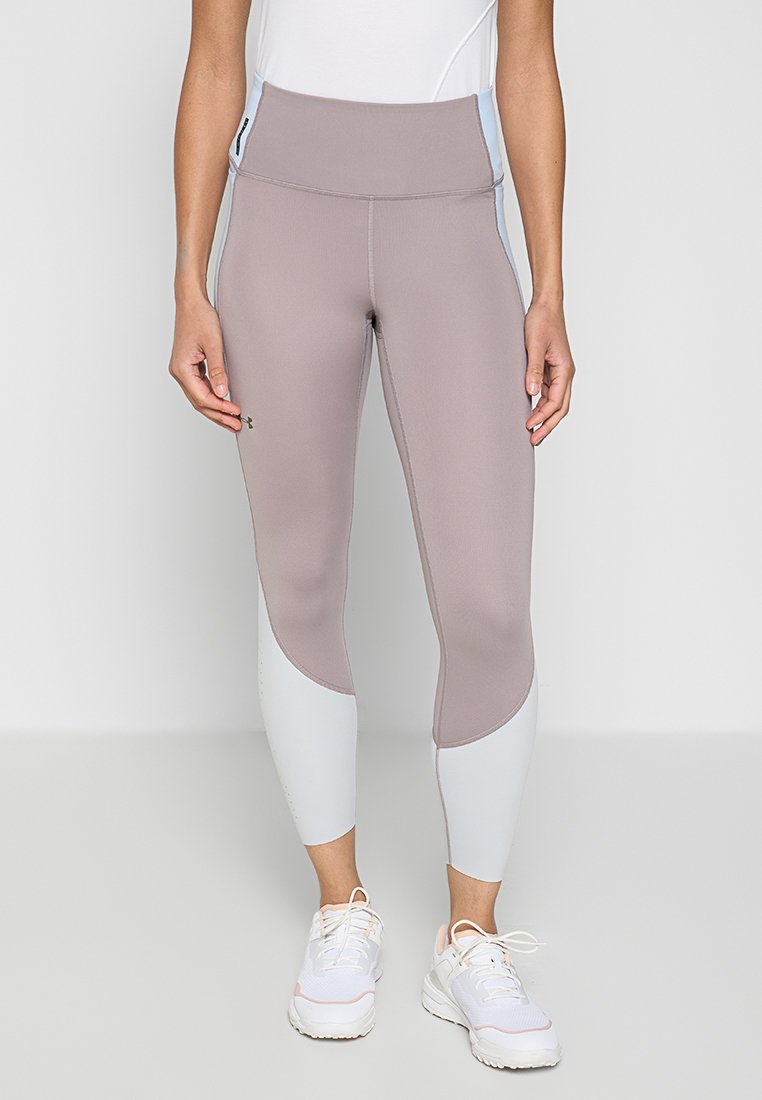 Leggings taille haute en mauve et bleu clair, fabriqués en tissu extensible. Présente des coutures lisses et un design coloré avec des accents de panneaux.