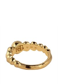 Aranygyűrű texturált mintával, lekerekített, organikus formákkal. Fel van gravírozva a márkaneve és az ezüst minőségi jelzés a belső gyűrűsávon.