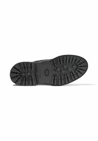 Suela de bota de goma negra con un patrón de banda de rodadura profundo, que presenta salientes de tracción y un logo de marca en relieve. Diseño duradero y resistente a la intemperie.