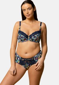 Ensemble de lingerie en dentelle florale bleu marine avec des motifs colorés, des bretelles réglables et un bord en dentelle festonnée. Texture de tissu lisse.