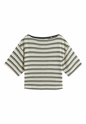 Striktop med korte ærmer og vide ærmer, hvid bundfarve og tynde, horisontale sorte striber over krop og ærmer.