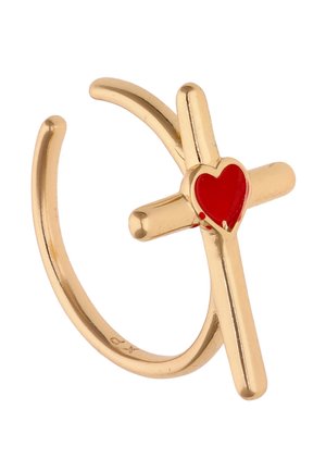 Inel deschis din aur, cu o cruce și un mic detaliu de inimă roșie în centru, pe un fundal alb.