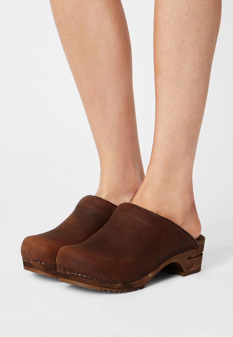 Sanita CHRISSY OPEN - Clogs - chestnut