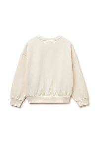 Sweatshirt crema con scollatura arrotondata, spalle abbassate e polsini a costine. Presenta un orlo arricciato e un tessuto morbido e testurizzato.