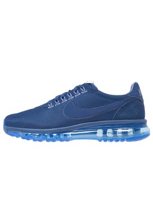 Chaussure de running Nike bleue avec dessus en mesh, semelle avec amorti à air visible et design à lacets, vue de côté sur fond blanc.