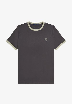 Dunkelgraues T-Shirt mit kurzen Ärmeln und hellgrauen Zierstreifen an Kragen und Bündchen, mit einem kleinen weißen Lorbeerkranz-Logo auf der linken Brust.