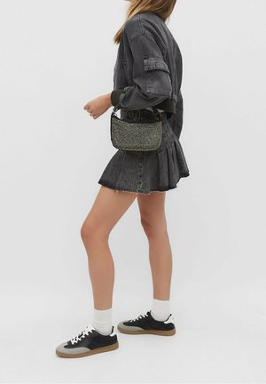 Stradivarius, Bolso de mano - black