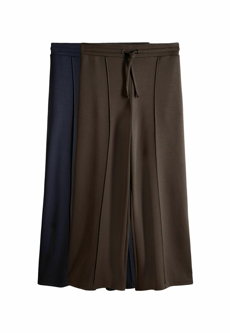 Twee paar casual, broek met wijde pijpen: één marineblauw en één donkerbruin. Beide hebben een trekkoordsluiting in de taille en een gestructureerde stof met plooien.