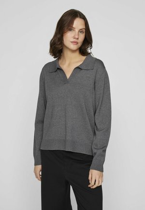 Grå pullover sweater med V-hals og krave, ribbede ærmer og kant. Fremstillet af blødt stof, med en afslappet pasform og lange ærmer.