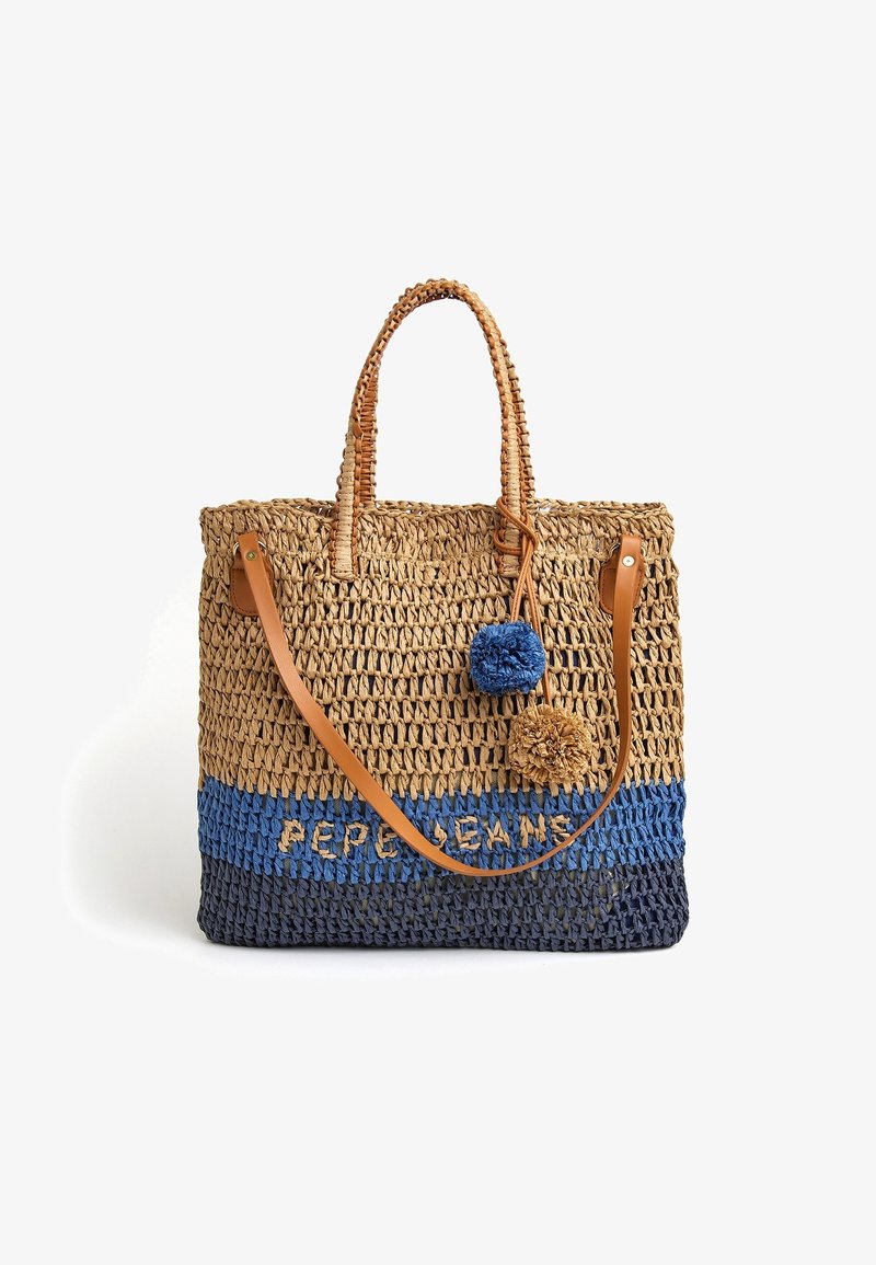 Sac fourre-tout tissé avec des sections beige et bleues, doté de poignées en cuir marron et d'accents pompons. Le texte "PEPE JEANS" est écrit en fibres naturelles.