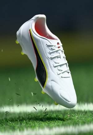 KING 20 PLAY FG/AG - Fotballsko for kunstgress - white/glowing red/yellow alert