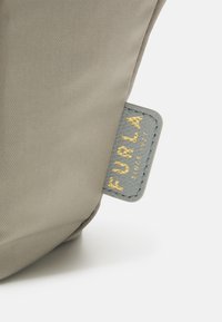 Furla ARCO FLY S TOTE - Borsa a mano - cenere/celestial/artemisia