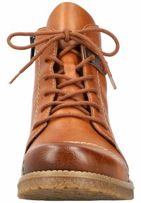 Bottine en cuir marron avec un bout rond, lacets marron, surpiqûres contrastées et semelle en caoutchouc à finition texturée.