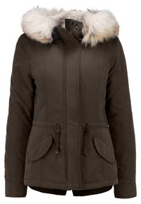 Brązowa kurtka z kapturem wyściełanym sztucznym futrem, zamknięciem na zamek, ściągaczem w talii oraz dwoma przednimi kieszeniami. Matowe wykończenie z przeszyciami.