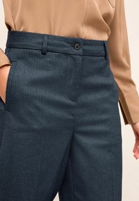 Next PINSTRIPE - Tygbyxor - navy blue
