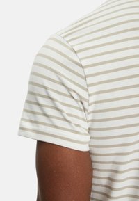 Calvin Klein STRETCH STRIPE - T-Shirt print - white aluminium stripes