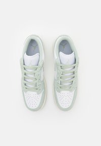 Jordan AIR JORDAN 1 SE UNISEX - Sneakers basse - white/seafoam/sail