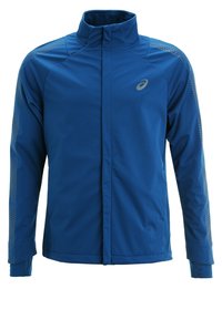 Giacca sportiva blu a maniche lunghe con colletto alto, zip frontale completa coperta da una patta, logo riflettente sul petto e motivo riflettente sulle maniche.