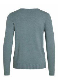 Ljusblå tröja, rund halsringning, lång ärm, ribbat avslut, mjukt stickat material och sömlös design utan synliga dekorationer eller mönster.