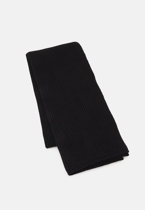 Écharpe noire côtelée en tissu doux, de forme rectangulaire avec une surface texturée. Aucun motif ou détail métallique supplémentaire.