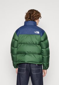 The North Face 1996 RETRO NUPTSE JACKET - Jakna ispunjena paperjem - pine needle/summit navy