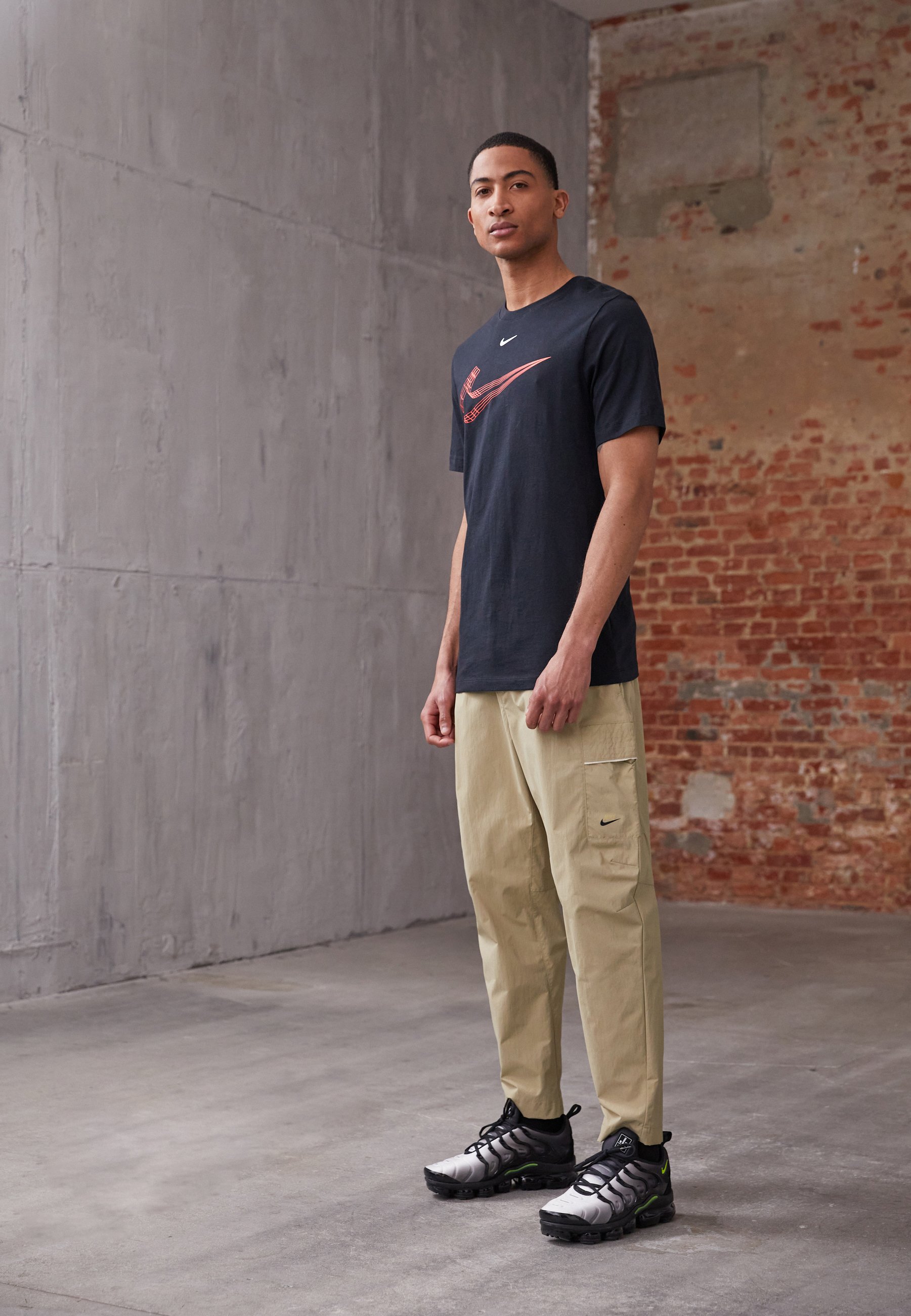 Nike Sportswear M NSW STE UTILITY - Cargo trousers - limestone/sail/ice  silver/limestone/beige - Zalando.de