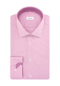 Camicia button-up rosa chiaro con tessuto texturizzato; presenta un colletto interno e una fodera dei polsini a fantasia, bottoni bianchi e un colletto classico.