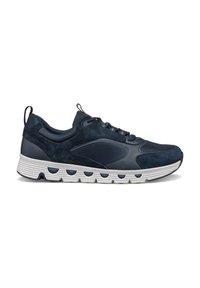 Chaussures de sport bleu marine en cuir et en suède, dotées d'une semelle blanche rembourrée avec des découpes et des accents texturés.
