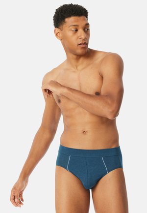 Herren blaue Baumwollslips mit einer weichen Textur, elastischem Bund und weißen Akzentstichen an den Seiten. Klassisches Slip-Design.