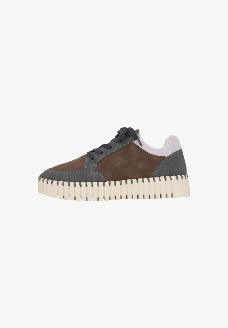 Leren sneakers met bruine, grijze en roze panelen, ronde neuzen, platte veters en een textuurcrème zool met verticale ribbels.