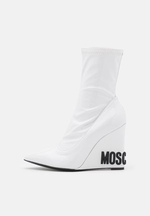bottines moschino