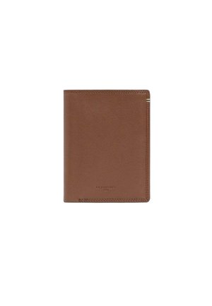 Portefeuille en cuir marron avec une texture lisse, design pliable en deux, marquage subtil et accents métalliques discrets. Forme compacte et rectangulaire.