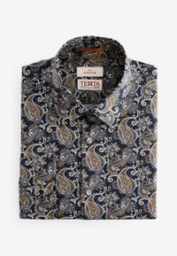 Tummansininen paita, jossa on kultainen ja valkoinen paisley-kuvio. Varustettu klassisella kauluksella ja nappikiinnityksellä sekä sileällä puuvillapinnalla.