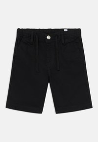 Shorts de algodão pretos com uma cintura elástica com cordões, fecho frontal com botão e bolsos laterais para funcionalidade.