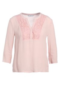 Blouse rose pâle avec manches trois-quarts ; détails en dentelle fleurie au niveau du col et découpe en forme de V. Texture de tissu douce.
