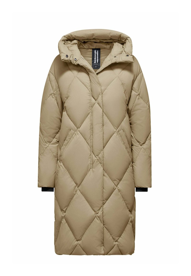 Cappotto puffa trapuntato beige con cappuccio, caratterizzato da un motivo a diamante, maniche lunghe e tasche laterali. Tessuto morbido e design di lunghezza media.